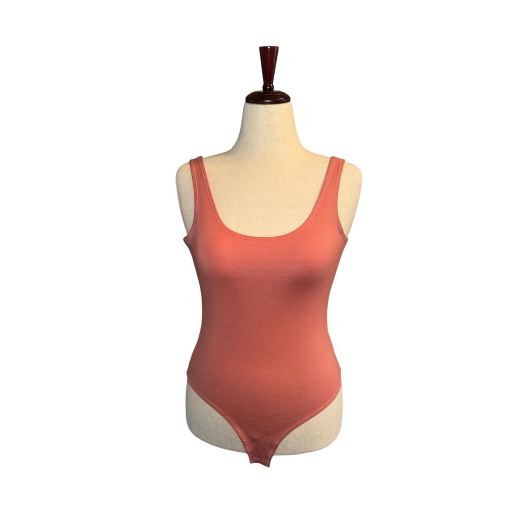 Stella‎ Luce women’s peach thong snap scoop neck bodysuit sz m